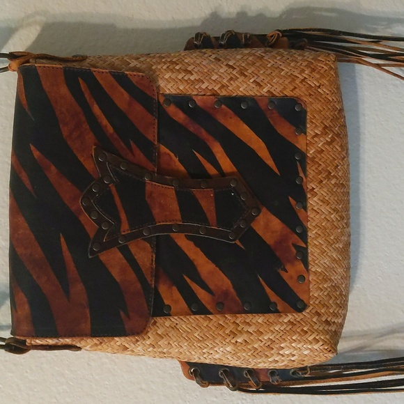 Wicker and Zebra print leather Finger Purse - Picture 3 of 8